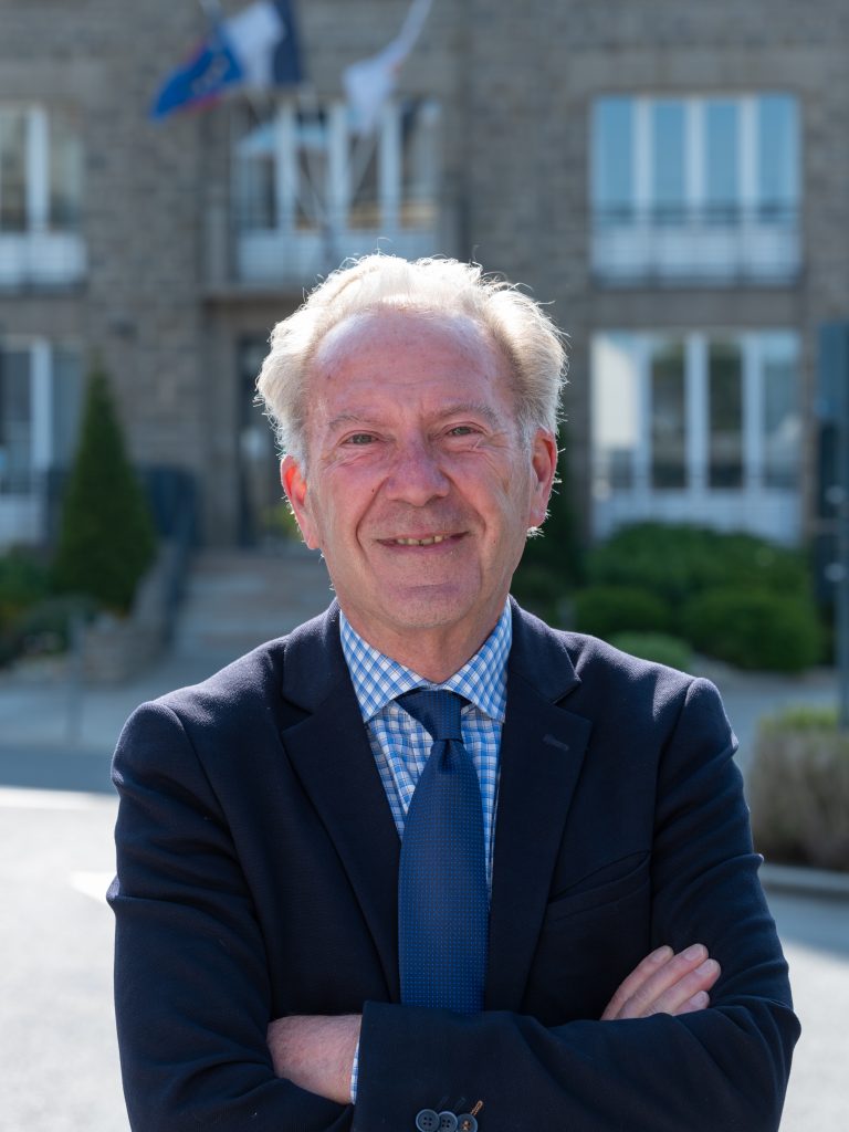 M. de LA PORTBARRÉ Dominique